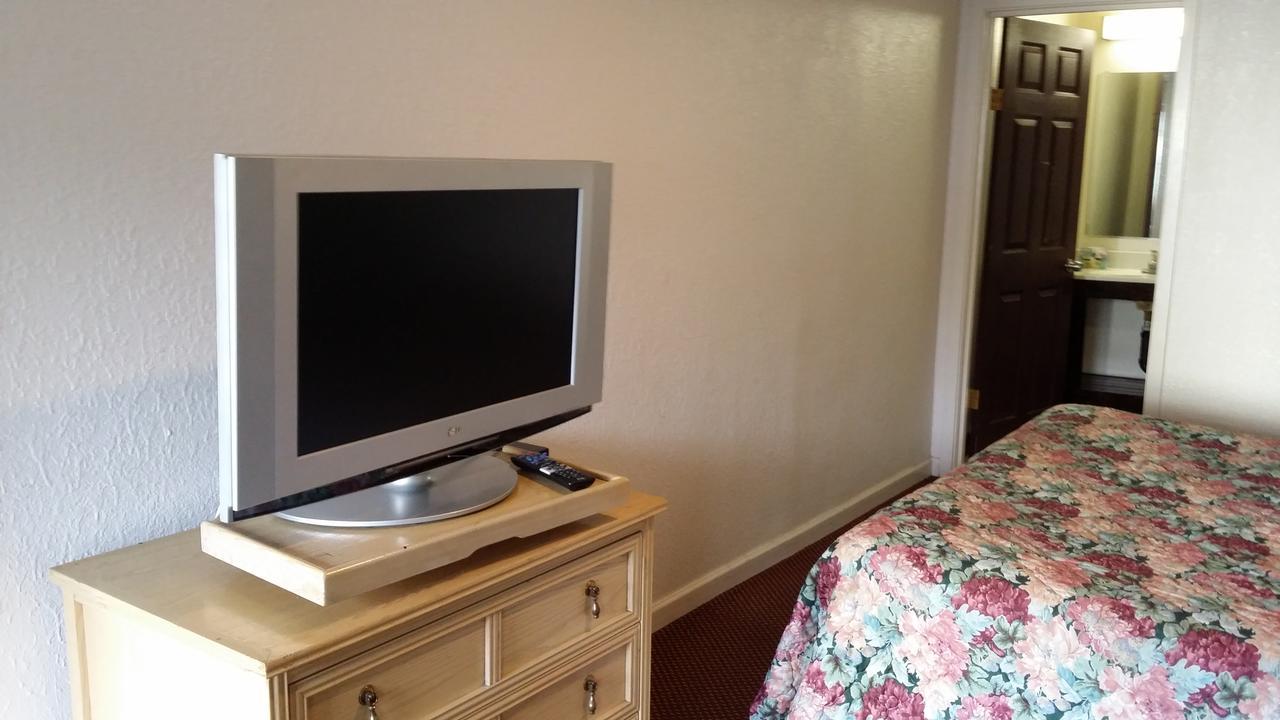 Redwood Inn Уиллитс Экстерьер фото