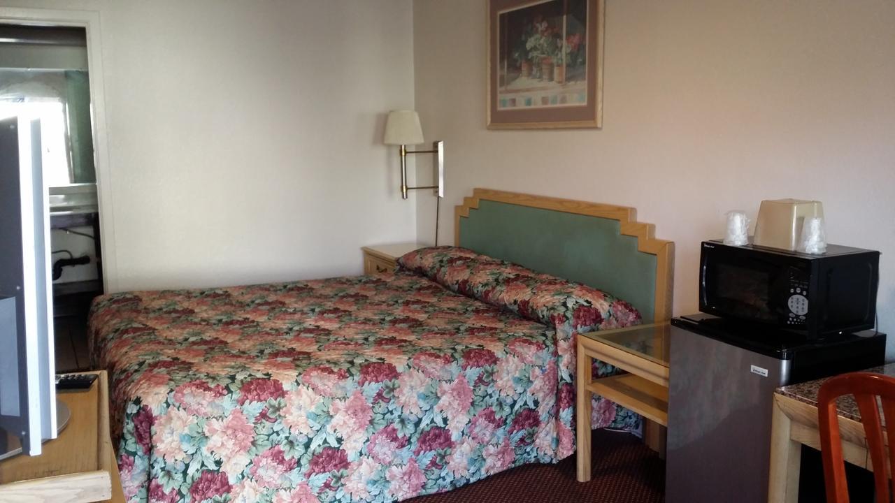 Redwood Inn Уиллитс Экстерьер фото