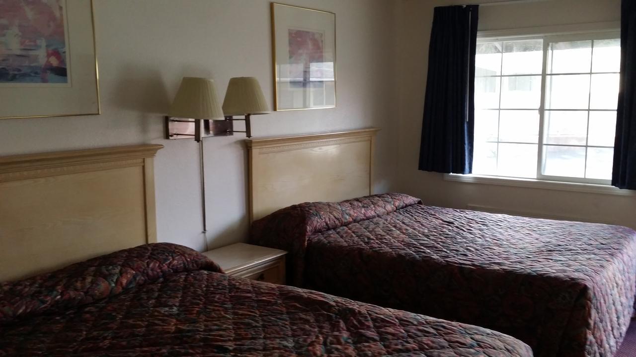 Redwood Inn Уиллитс Экстерьер фото