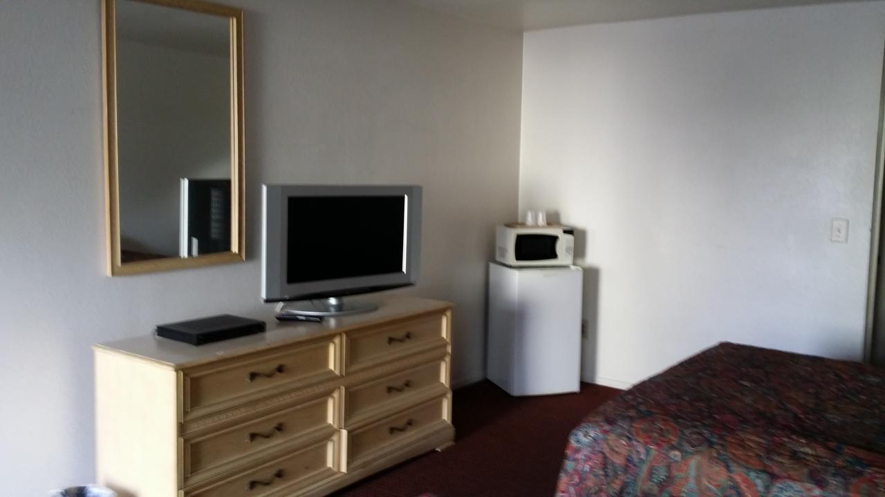 Redwood Inn Уиллитс Экстерьер фото