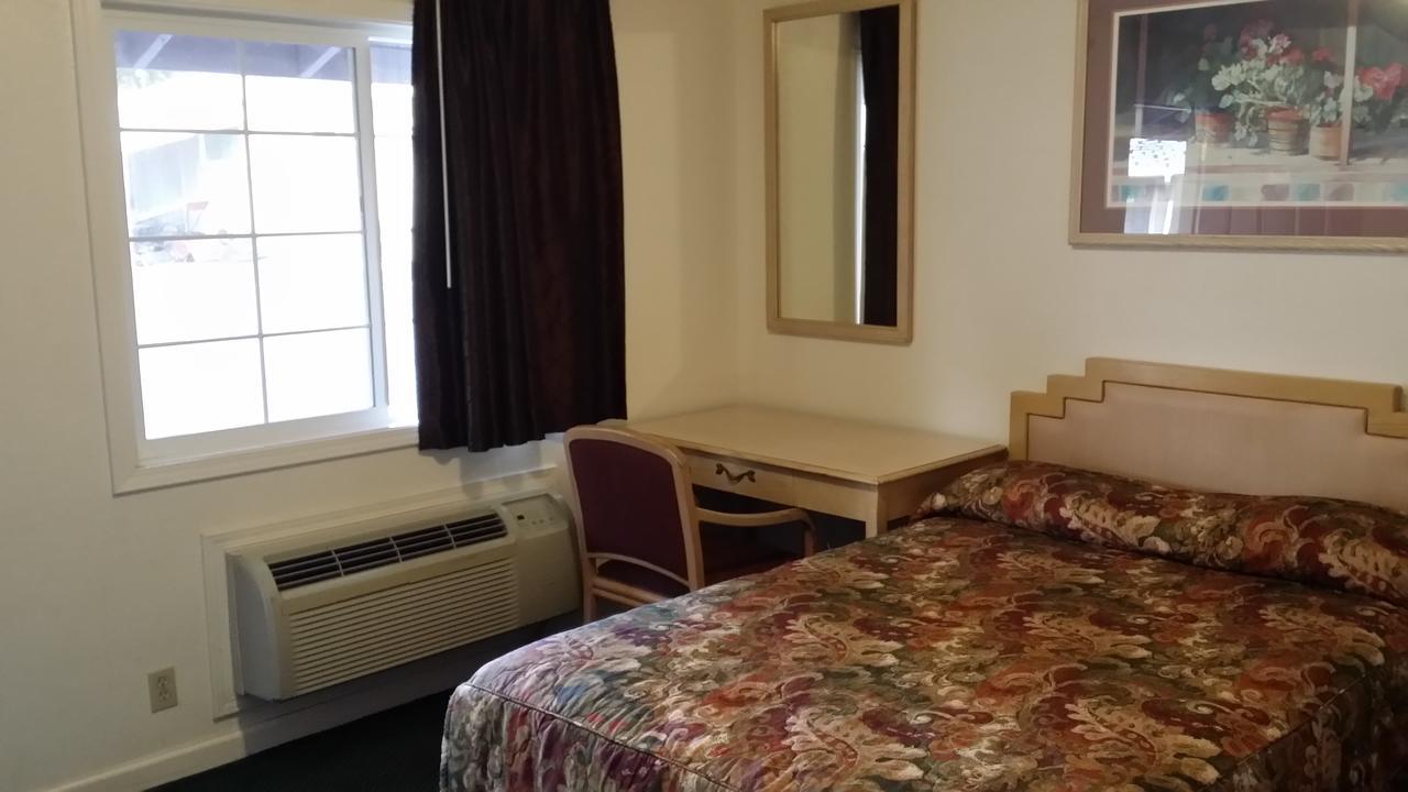 Redwood Inn Уиллитс Экстерьер фото